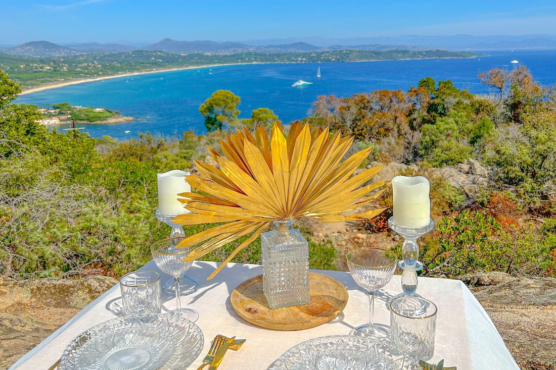 pique-nique-de-luxe-sur-les-hauteurs-avec-une-vue-imprenable-sur-le-golfe-de-saint-tropez